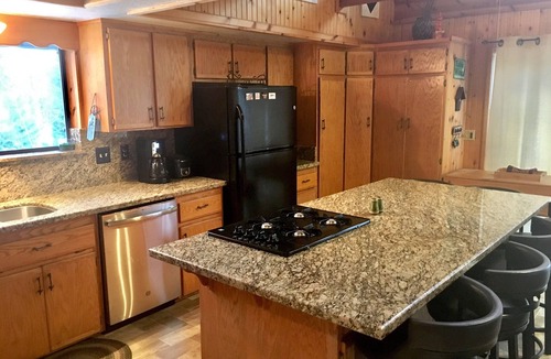 Steam Engine Meadows Cabin | Mountain Cabin Perfect for Families!