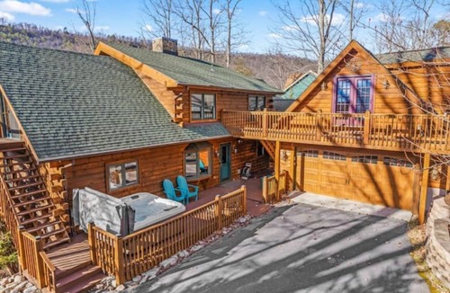 Massanutten Cabin | Mountain Escape/6BR Cabin/Hot Tub/Billiards/Hike trail to GW Natl Forest