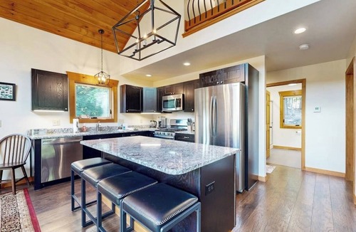 Conway House | Mountain getaway close to ponds, hiking & skiing perfect for outdoor enthusiasts