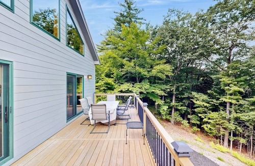 Conway House | Mountain getaway close to ponds, hiking & skiing perfect for outdoor enthusiasts