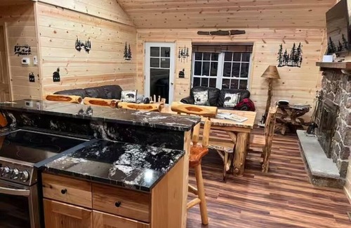 Cabins House | Mountain Magic Cabin, Moutan View/Private/3BR/2Bath/Pets Friendly.
