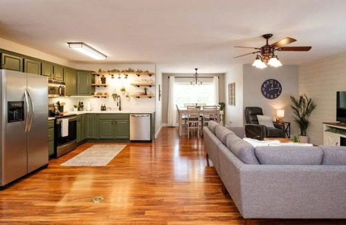 Mount Sidney House | Mountain Veiws, Hot Tub,Treehouse,Gameroom, Child playroom, pet friendly