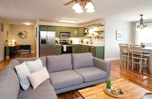 Mount Sidney House | Mountain Veiws, Hot Tub,Treehouse,Gameroom, Child playroom, pet friendly