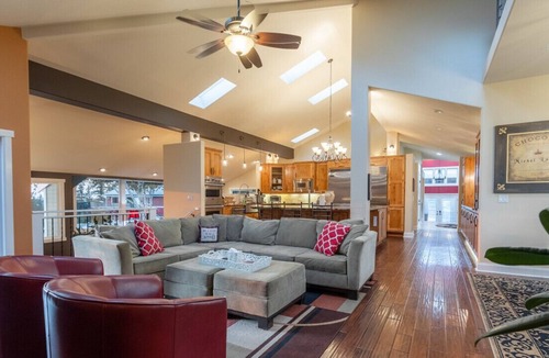 Enumclaw House | Mountain View Home on Stunning Estate