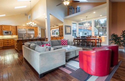 Enumclaw House | Mountain View Home on Stunning Estate