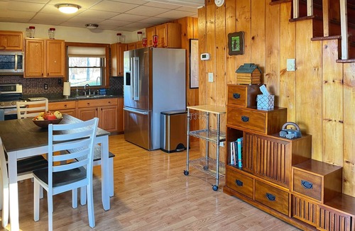 Stanley Cabin | Mountain View Log Cabin - Cozy cabin in the Blue Ridge Mountains- New Property!