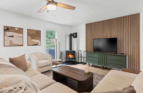 Linden House | Mountain Views w Hot Tub 95 TV & Trail Access