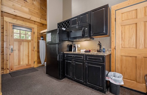 McHenry Cabin | Mountainside Cabin 40R-Hot Tub, Dog Friendly