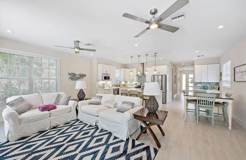 Southside House | Movie Theater, Heated Pool, & Sauna - Luxe 4BR