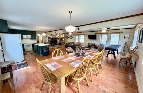 Old Timberline House | MS106-Equisitely Private! Dolly Sods Access! Hot Tub! Pets Ok!