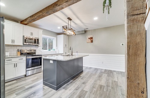 Calvin House | Mtn Views! Peaceful Rural Retreat in Mapleton
