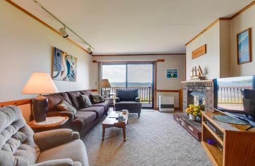 Newport Center House | Mtn Views & Pool Access: Lake Memphremagog Condo!