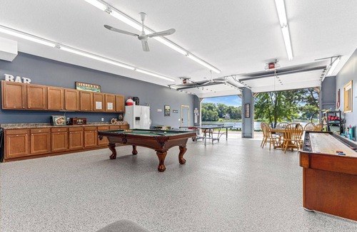 Lindstrom Cabin | Multi-generational|LARGE Lakefront|GAMEROOM