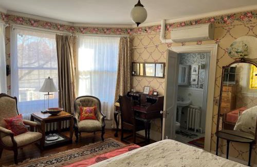 Auburn Bed & Breakfast | Munroe Inn Boutique Hotel