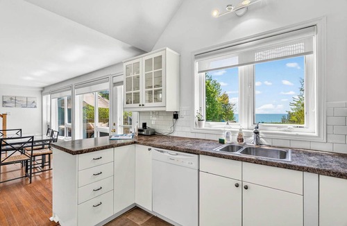 Ashfield-Colborne-Wawanosh Cottage | My Lake Paradise Lakefront Hottub