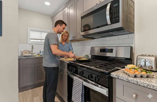 Hampton Apartment | N St. Waves | Steps to Beach | Fully Renovated