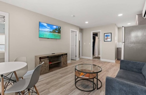 Hampton Apartment | N St. Waves | Steps to Beach | Fully Renovated