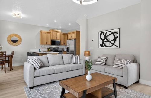 Nampa House | Nampa`s New Nest -The Renaissance
