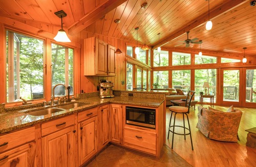 West Poland Cottage | Nature Lover’s Retreat on Thompson Lake – Cozy Cottage Escape