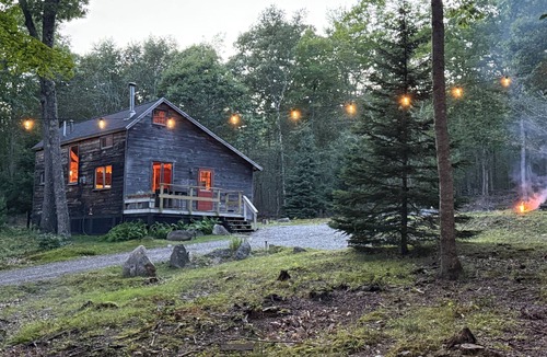 Ellsworth Cabin | Nature lovers retreat! Rustic cabin in the woods close to Ellsworth & Bar Harbor