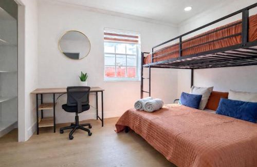 Flagami House | Near Stadium Near Airport Free parking