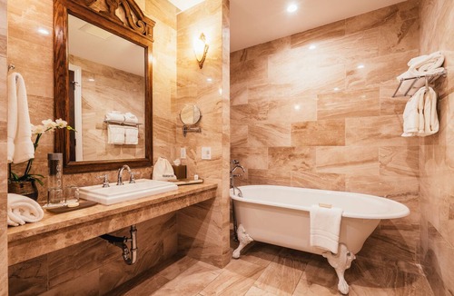 Lower Pacific Heights Hotel | Neighbourgood Sutter Mansion