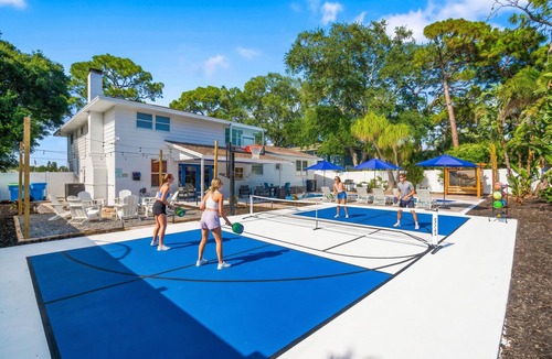 Seminole House | Neon Tropics - Indoor Mini Golf, Pickleball, Pool
