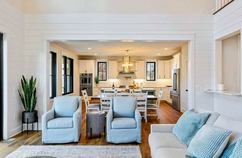 Bumpass House | NEW 6BR Lakefront Lake Anna Cove, Dock, Deck, Fun!