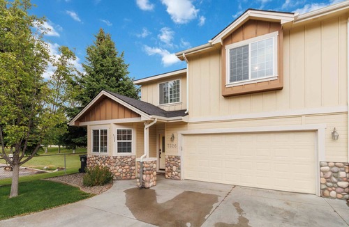 Northwest Boise City House | NEW! A Whimsical Escape | Gas Fireplace | Back Patio w/Chiminea | Spacious Master en Suite