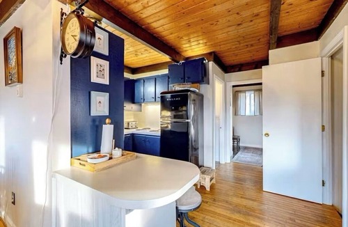 Whitefield House | NEW! Beautiful mountain view, big deck, grill, fireplace, firepit - 3BD/1.5BA