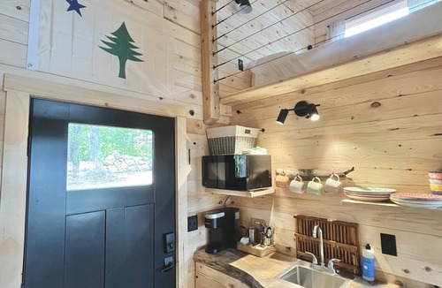 Stockton Springs Cabin | NEW BUILD Hemlock Cabin - Sauna & Walk to Sandy Point Beach