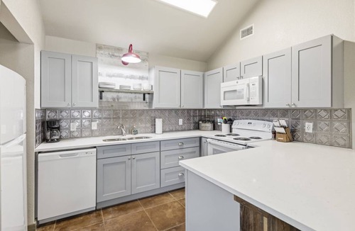 Ingram Cabin | New Cabin - Riverfront Resort- Hunt, TX