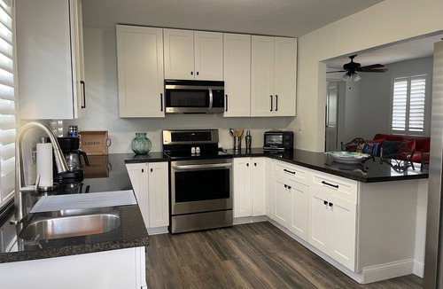 Homestead Cottage | New Listing! Hidden Cottages in The Redlands