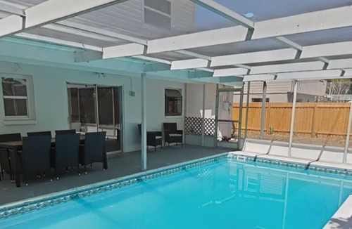 Largo House | NEW LISTING-HUGE POOL/LANAI-NEAR BEACH/SHOPS/LAKE