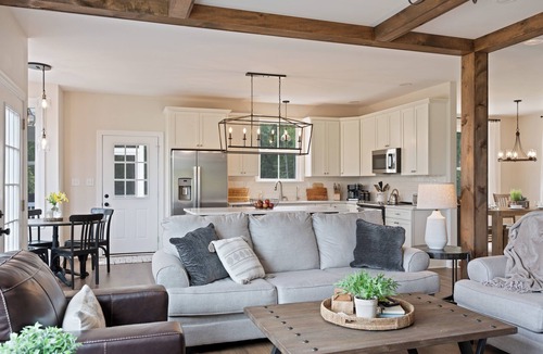 Stanley Cottage | NEW Luxury Cottage with Mountain Views