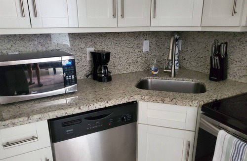 Cutler Bay House | New Miami Townhouse On Lake For Families SU 3Bd, 1Bth, 5 Per