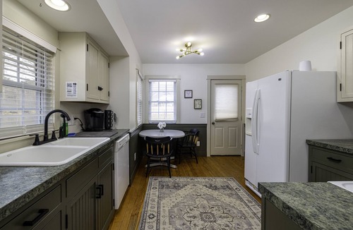 Luray Cabin | NEW Modern Cabin in Luray: Firepit, Allows Dogs, NEW Hot Tub, 5 acres, Game Room