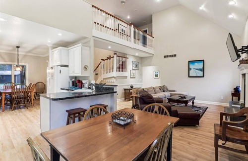 Timberline House | New ownership with recently upgraded appliances and starlink internet