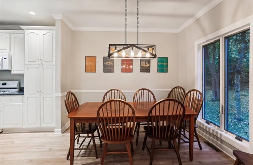 Timberline House | New ownership with recently upgraded appliances and starlink internet