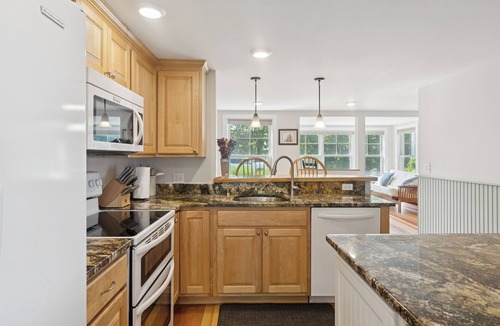 Pine Point House | New Photos! Large 4-bedroom House Close to Beach with Ample Outdoor Space!
