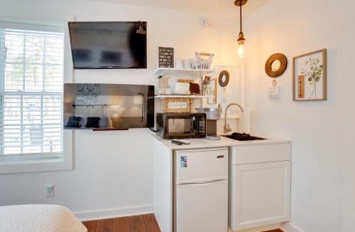 Hammondsport Apartment | New Studio Walkable to Lake & Village w/Pool!