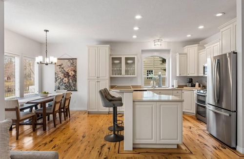 Eagle House | NEW! Tranquil Pond-Side Retreat | 4 Bikes Available to Bike Boise River Greenbelt | Outdoor Fire Pit