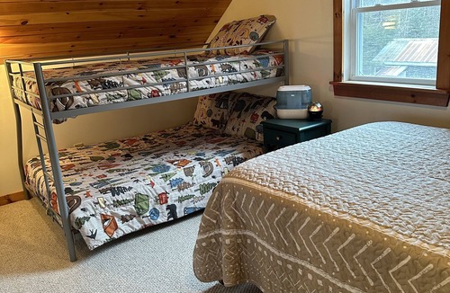 Newark Cabin | Newark Bunkhouse, Rustic cabin getaway. Close to Island Pond and Burke Mountain.