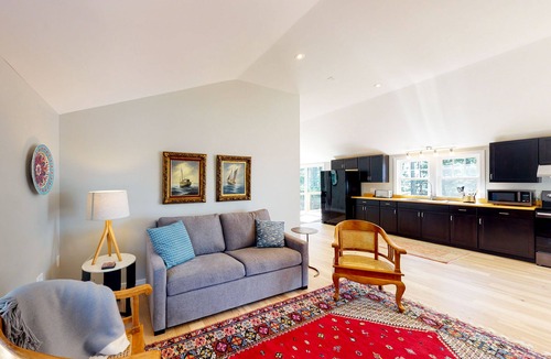 Waldoboro Apartment | Newly-built waterfront home with fast WiFi, furnished deck, & washer/dryer