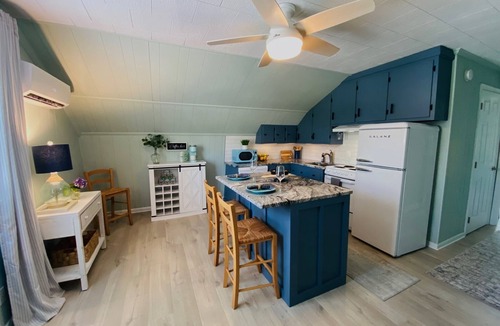 Crisfield Apartment | NEWLY REMODELED COZY APARTMENT with WATER VIEWS & AMAZING SUNSETS in CRISFIELD!