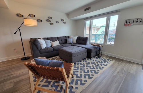 Dewey Beach Condo | Newly Renovated Modern 2 Bed/2 Bath Condo w/Pool 1 Block to Beach