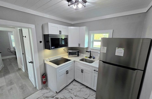 Pinewood Park Apartment | Newly renovated modern apartment near the ocean and minutes from downtown WPB
