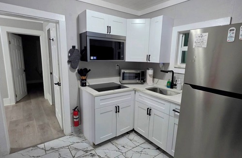 Pinewood Park Apartment | Newly renovated modern apartment near the ocean and minutes from downtown WPB