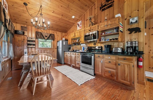Rangeley Plantation Cabin | Niboban Cabin #8 -Two floors and pet friendly!
