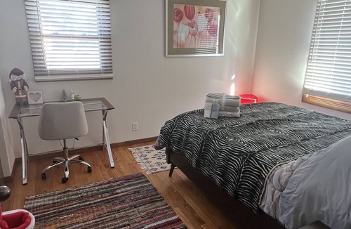 Cedar Rapids House | Nice friendly home, 3 min from Collins Aerospace, parking on site safe